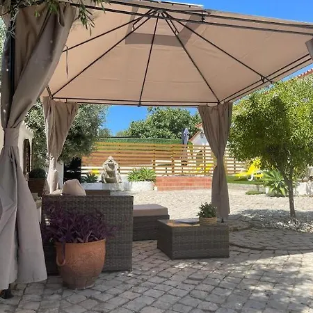 - Casa Santo Antonio - Entre O Mar E A Serra Bed & Breakfast